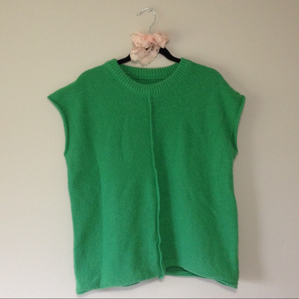 Solid Green Round Neck Sleeveless Pullover Knit S… - image 1
